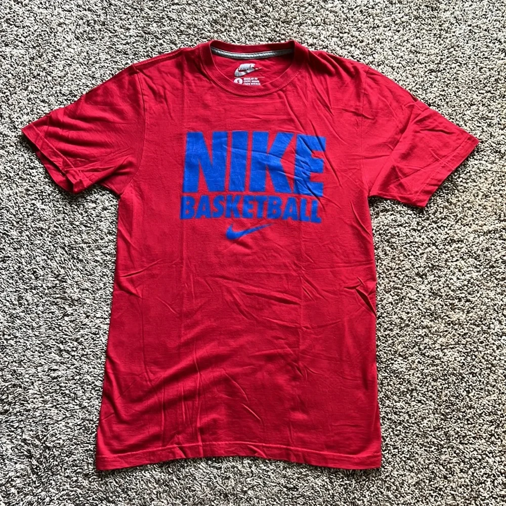 Nike Basketball Shirts, Men’s Size S, lot of 4 shirts